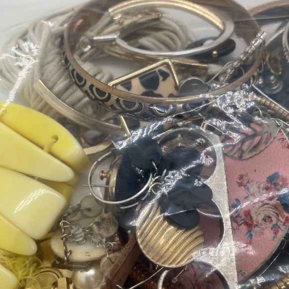 Small Box of Scrap Vintage - Modern Jewelry for Repurposing Arts & Crafts #3 - Picture 12 of 13